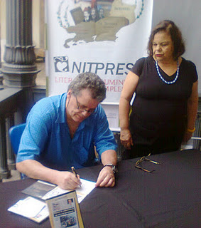 Luiz Antonio Mello no lanamento do Manual de Sobrevivncia na Selva do Jornalismo, em 2011